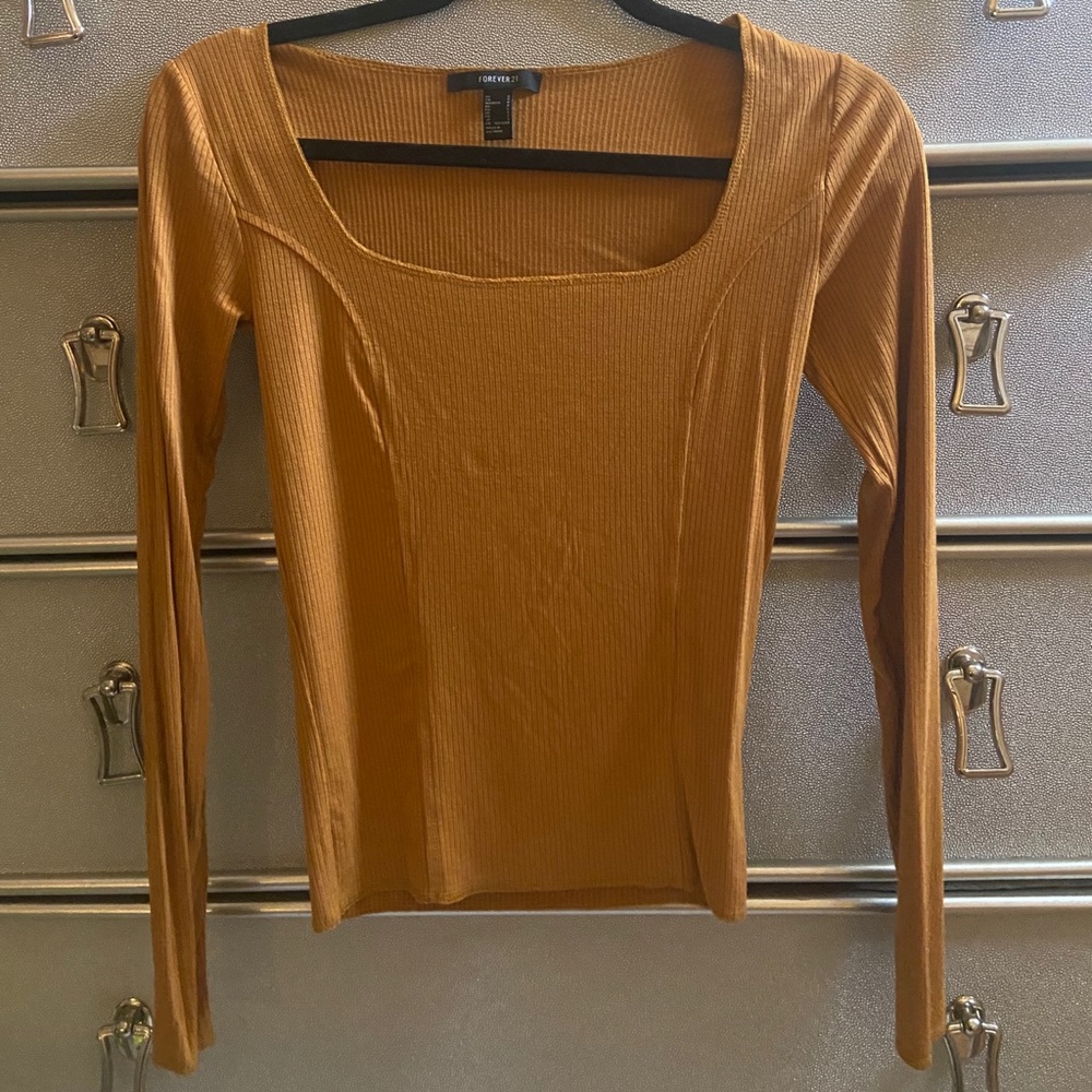 Ribbed long sleeve shirt